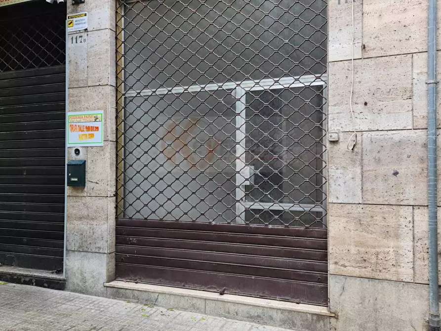 Immagine 11 di Locale commerciale in vendita  in Viale Umberto 117 a Sassari