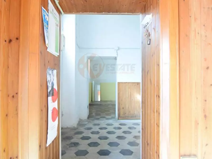 Immagine 6 di Locale commerciale in vendita  in VIA TRIESTE 20 a Nuoro