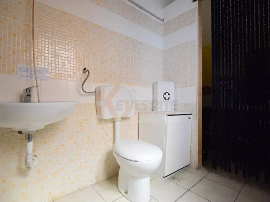 Immagine 15 di Locale commerciale in vendita  in VIA TRIESTE 20 a Nuoro