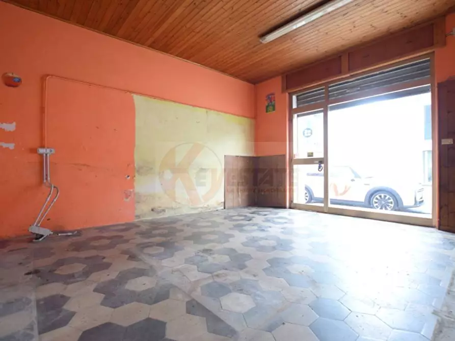 Immagine 4 di Locale commerciale in vendita  in VIA TRIESTE 20 a Nuoro