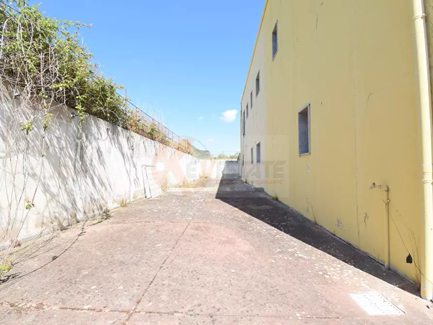 Immagine 21 di Capannone industriale in vendita  in zona industriale a Badesi