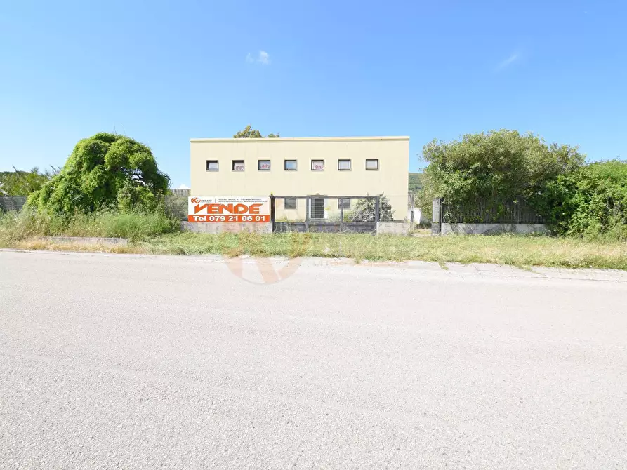 Immagine 22 di Capannone industriale in vendita  in zona industriale a Badesi