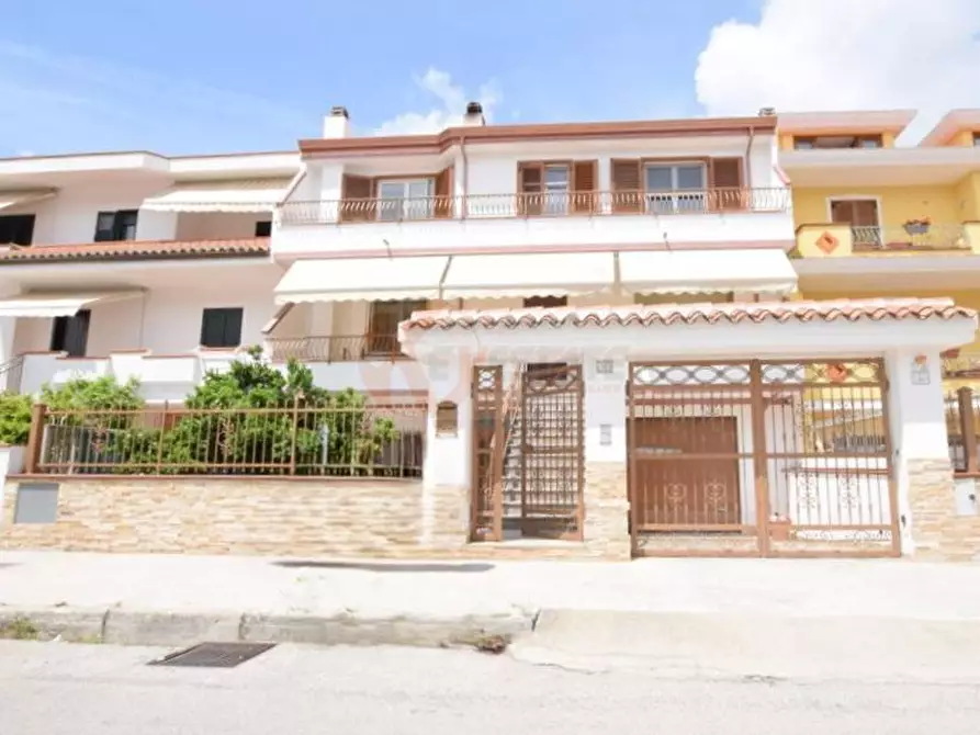 Immagine 2 di Villetta a schiera in vendita  in VIA CUCCA 46 a Nuoro