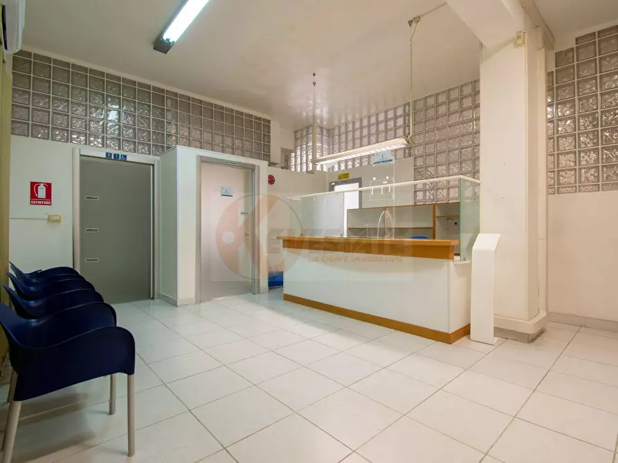 Immagine 1 di Locale commerciale in vendita  in via Sassari 61 a Porto Torres