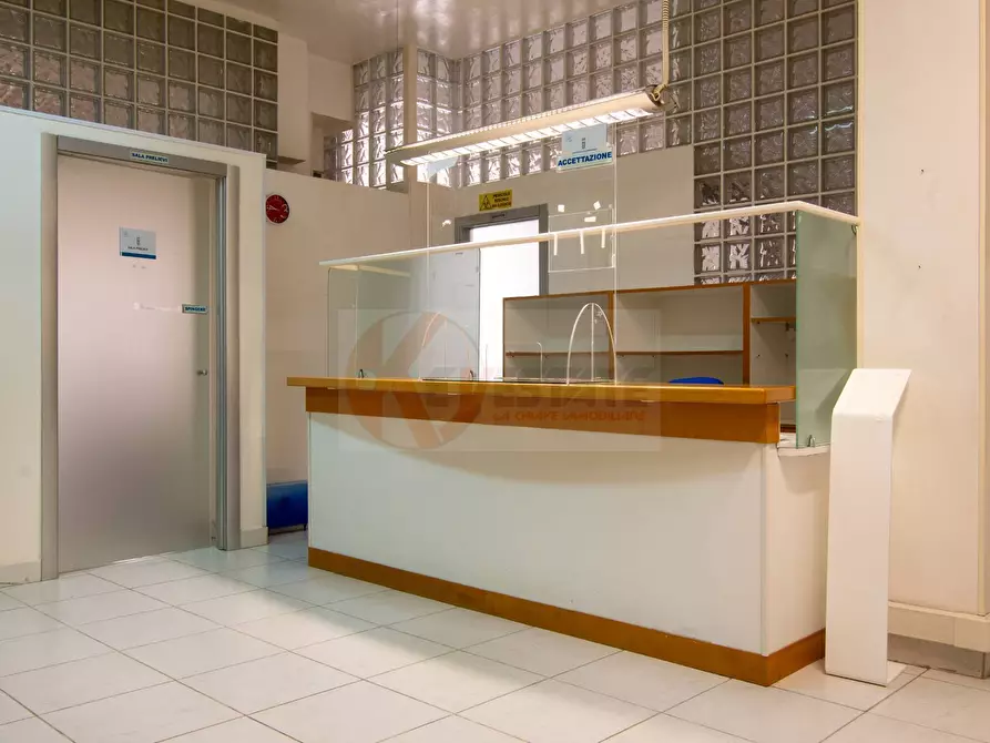 Immagine 2 di Locale commerciale in vendita  in via Sassari 61 a Porto Torres