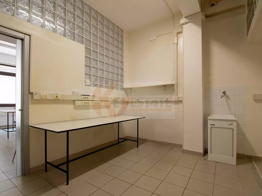 Immagine 11 di Locale commerciale in vendita  in via Sassari 61 a Porto Torres