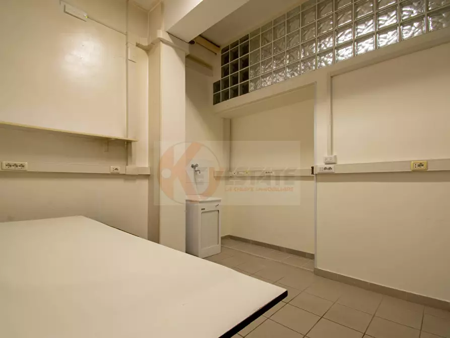 Immagine 12 di Locale commerciale in vendita  in via Sassari 61 a Porto Torres