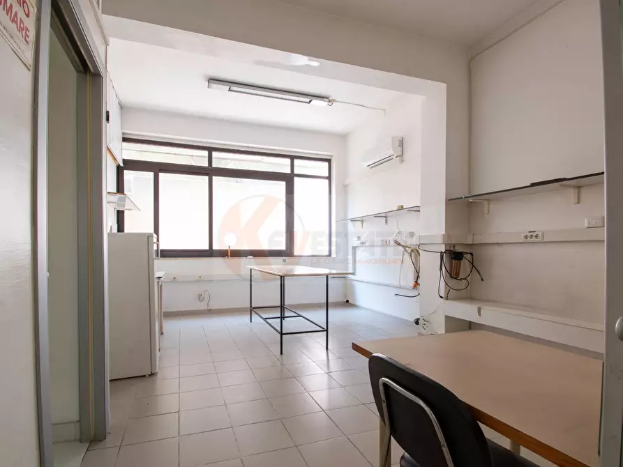 Immagine 10 di Locale commerciale in vendita  in via Sassari 61 a Porto Torres