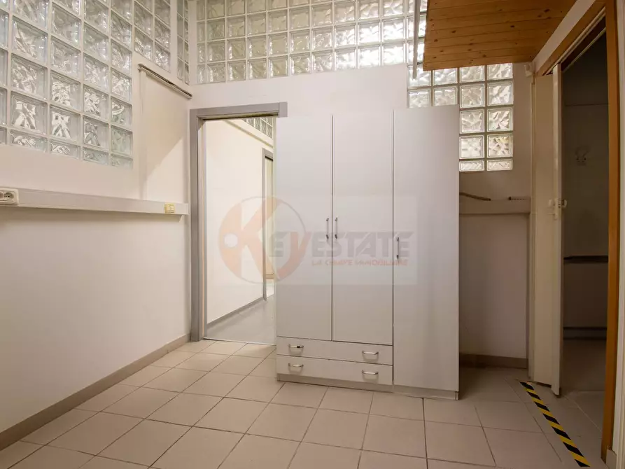 Immagine 15 di Locale commerciale in vendita  in via Sassari 61 a Porto Torres