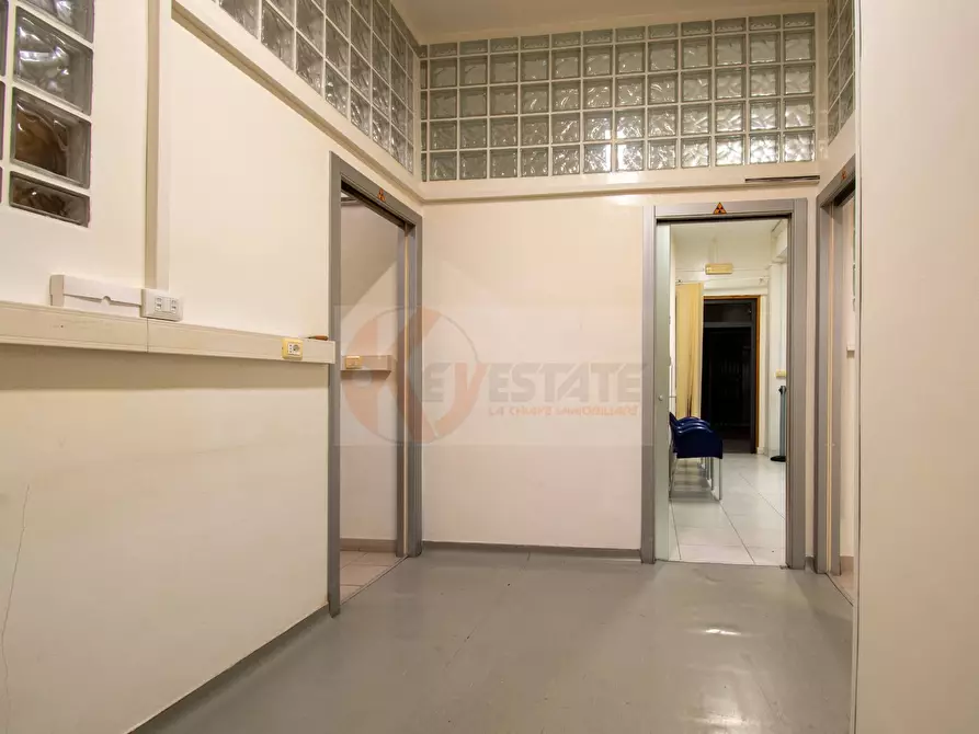 Immagine 16 di Locale commerciale in vendita  in via Sassari 61 a Porto Torres