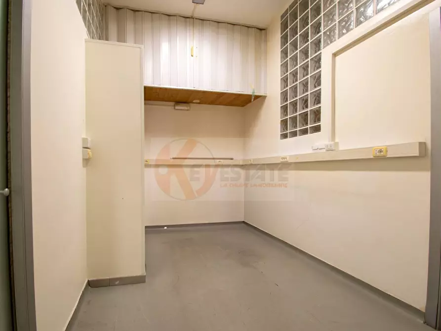 Immagine 17 di Locale commerciale in vendita  in via Sassari 61 a Porto Torres