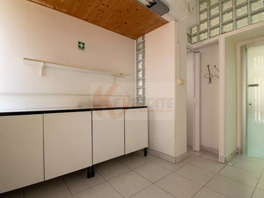 Immagine 19 di Locale commerciale in vendita  in via Sassari 61 a Porto Torres