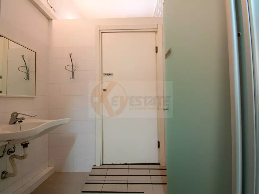 Immagine 20 di Locale commerciale in vendita  in via Sassari 61 a Porto Torres