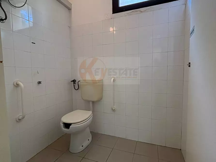 Immagine 22 di Locale commerciale in vendita  in via Sassari 61 a Porto Torres