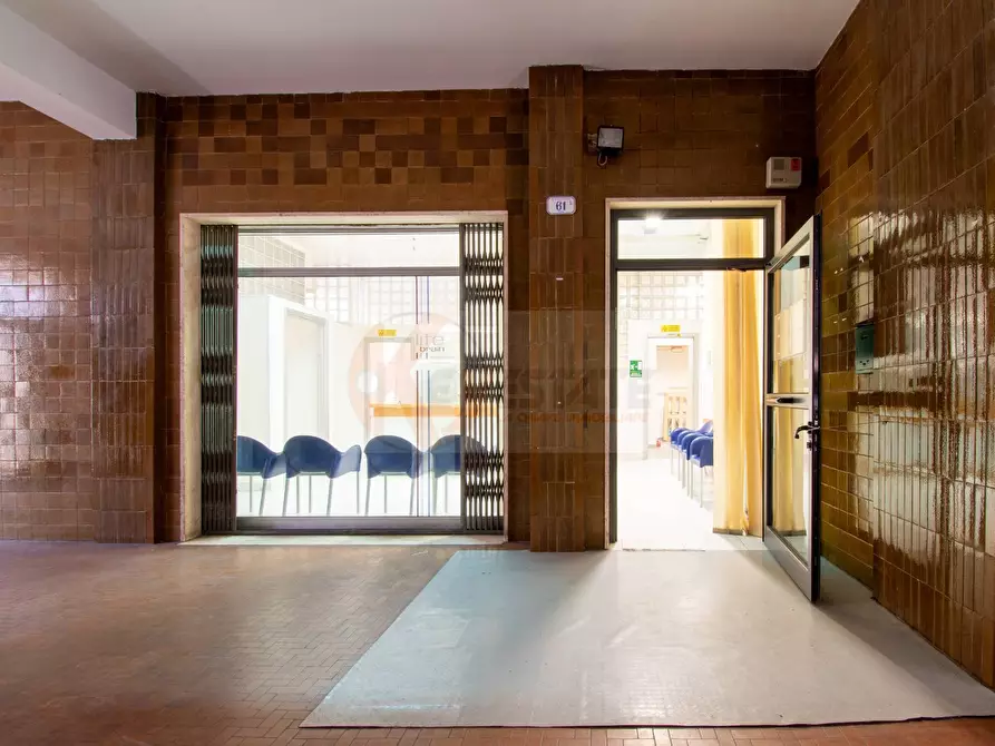 Immagine 23 di Locale commerciale in vendita  in via Sassari 61 a Porto Torres