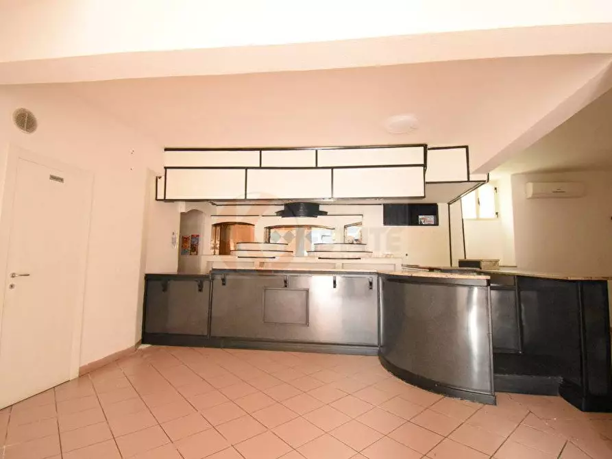 Immagine 3 di Locale commerciale in vendita  in piazza Garibaldi 8 a Banari