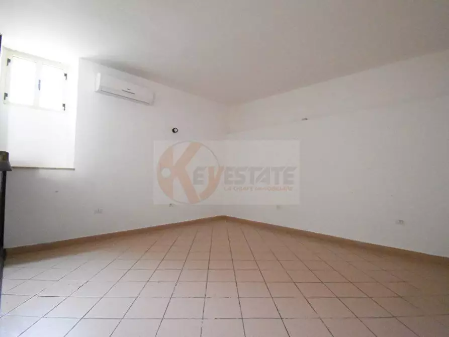 Immagine 4 di Locale commerciale in vendita  in piazza Garibaldi 8 a Banari