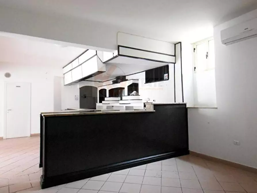 Immagine 5 di Locale commerciale in vendita  in piazza Garibaldi 8 a Banari