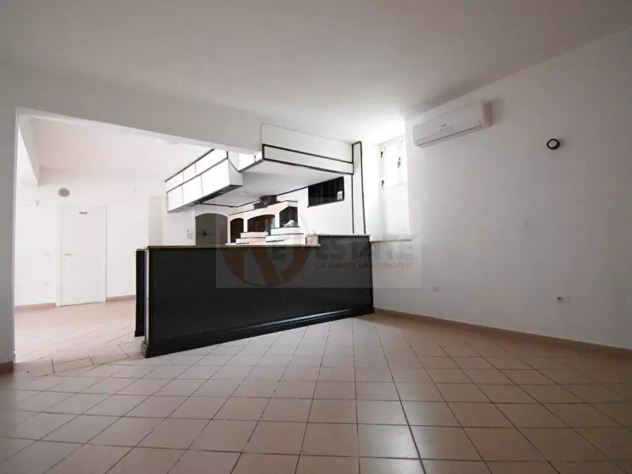 Immagine 6 di Locale commerciale in vendita  in piazza Garibaldi 8 a Banari