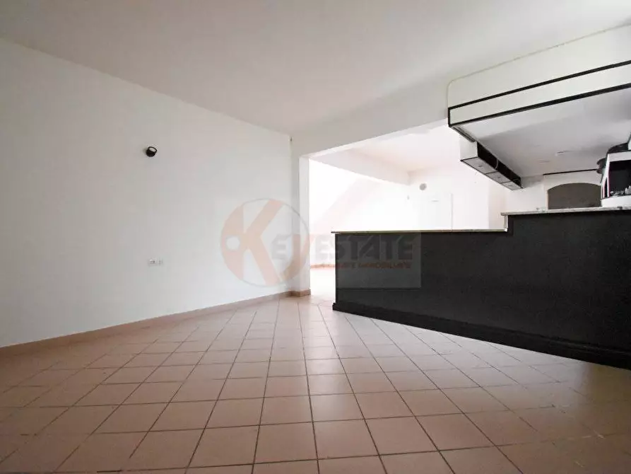 Immagine 8 di Locale commerciale in vendita  in piazza Garibaldi 8 a Banari