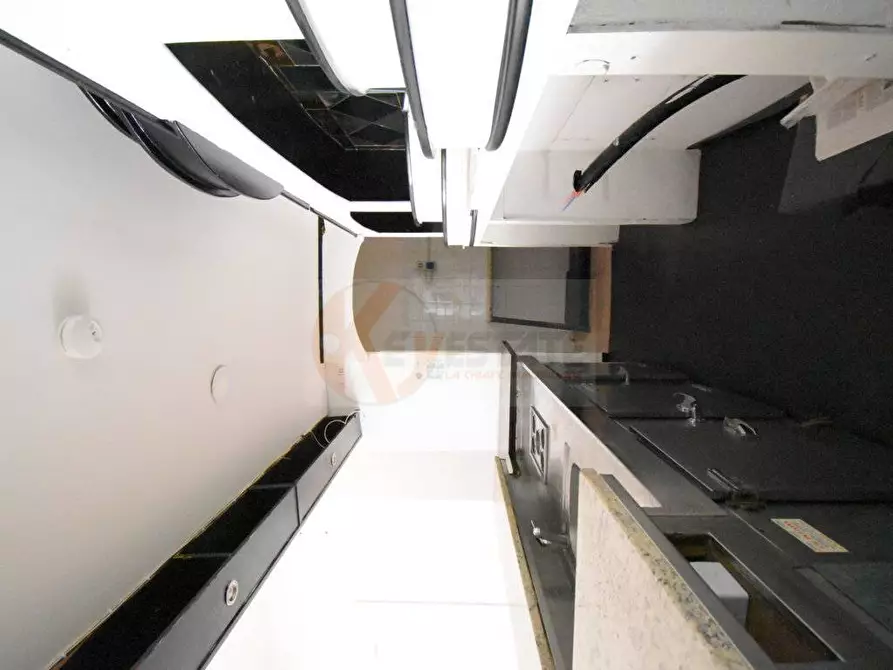 Immagine 10 di Locale commerciale in vendita  in piazza Garibaldi 8 a Banari