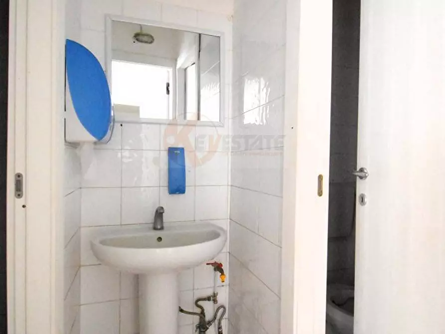 Immagine 14 di Locale commerciale in vendita  in piazza Garibaldi 8 a Banari