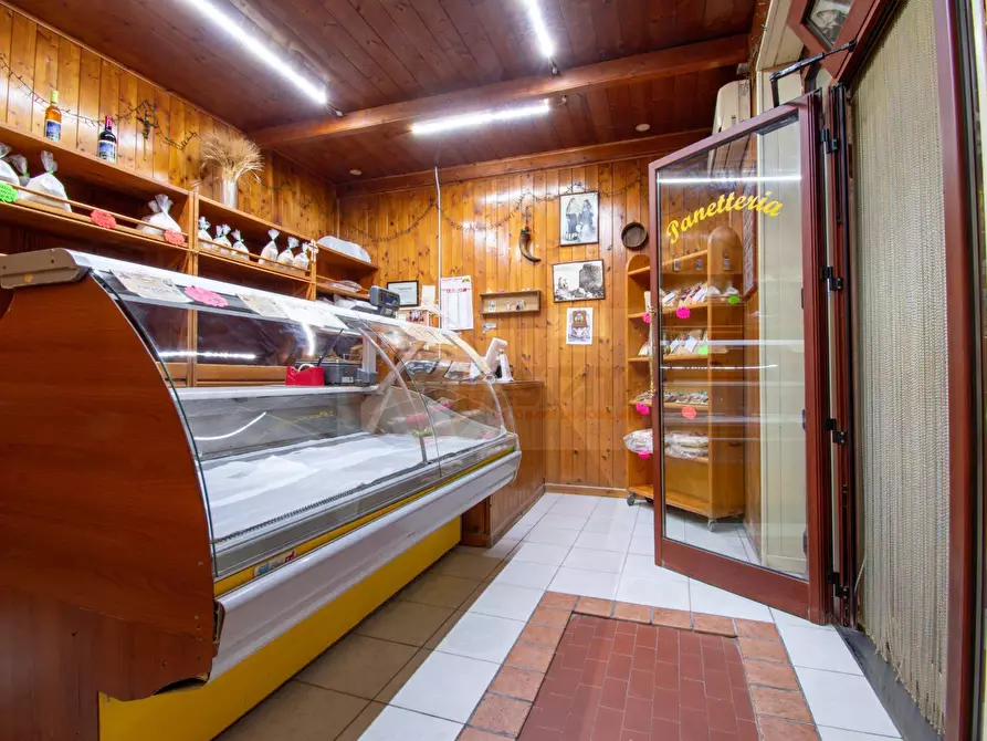 Immagine 1 di Attività commerciale in vendita  in via Roma 49 a Osilo