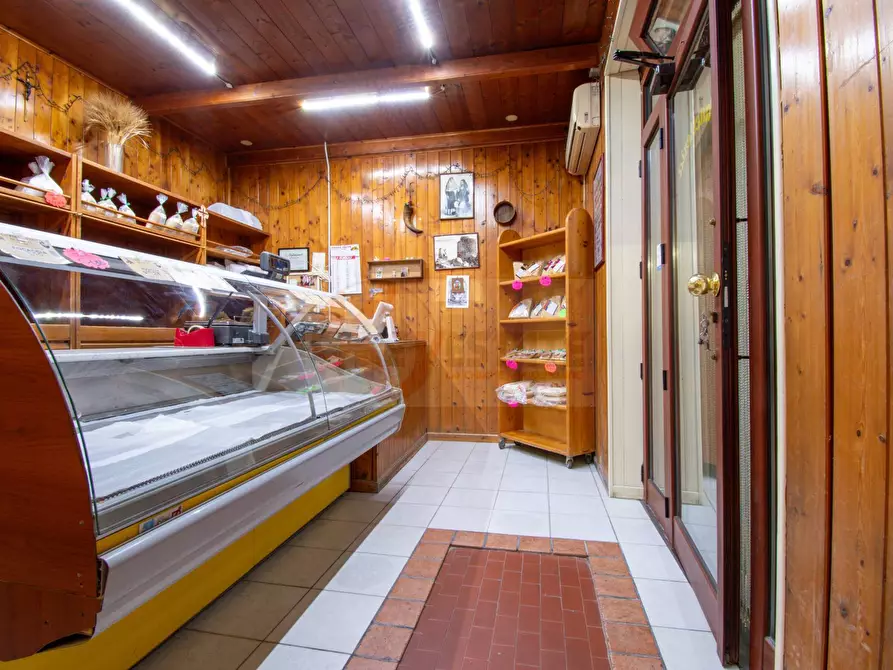 Immagine 3 di Attività commerciale in vendita  in via Roma 49 a Osilo