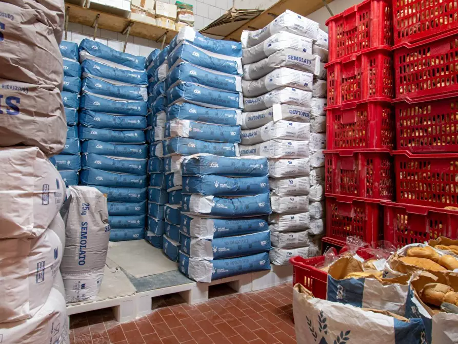 Immagine 8 di Attività commerciale in vendita  in via Roma 49 a Osilo