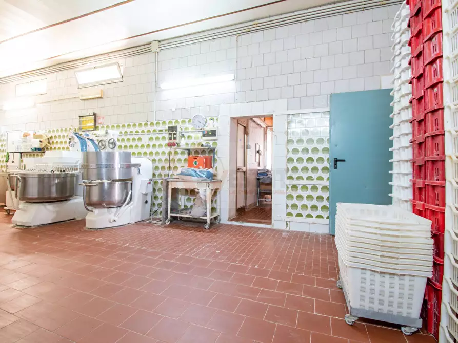 Immagine 10 di Attività commerciale in vendita  in via Roma 49 a Osilo