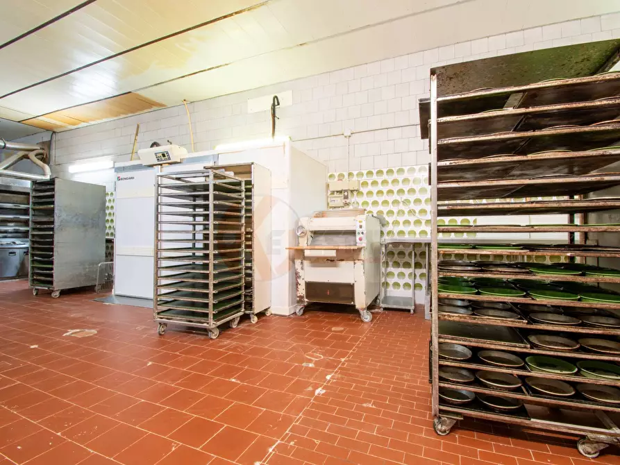 Immagine 12 di Attività commerciale in vendita  in via Roma 49 a Osilo