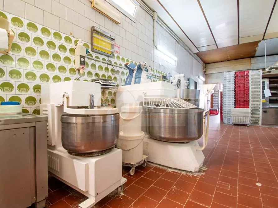 Immagine 13 di Attività commerciale in vendita  in via Roma 49 a Osilo