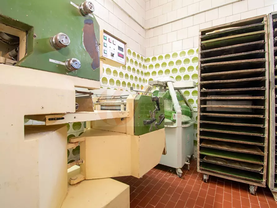 Immagine 17 di Attività commerciale in vendita  in via Roma 49 a Osilo