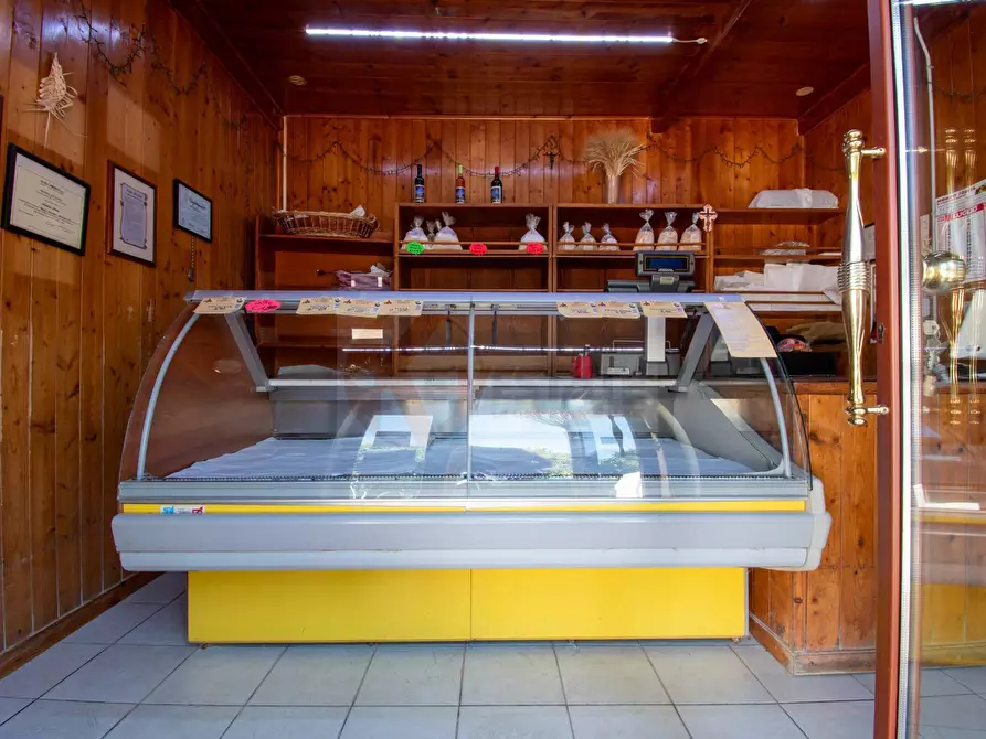 Immagine 2 di Attività commerciale in vendita  in via Roma 49 a Osilo