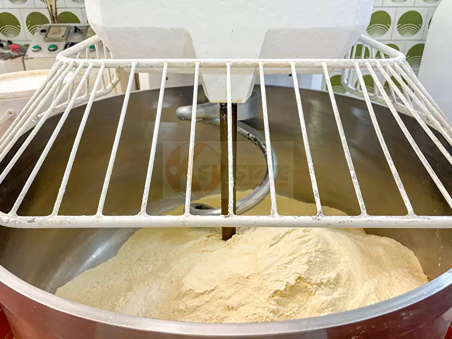 Immagine 23 di Attività commerciale in vendita  in via Roma 49 a Osilo