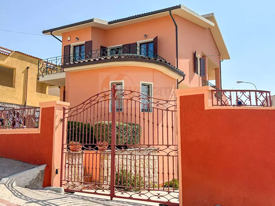 Immagine 3 di Villa in vendita  in Via Olbia 4 a Luras