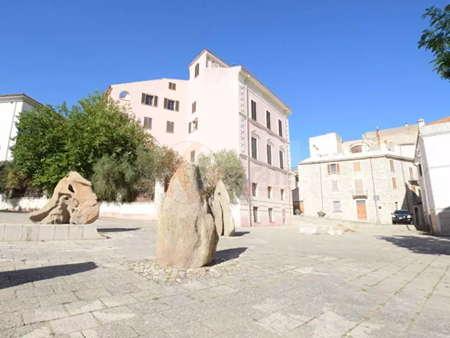 Immagine 25 di Locale commerciale in affitto  in via Camilo Benso Conte di Cavour 7 a Nuoro