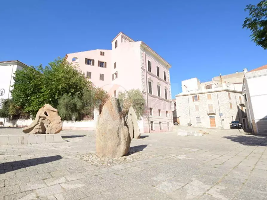 Immagine 18 di Locale commerciale in affitto  in piazza Satta 10 a Nuoro