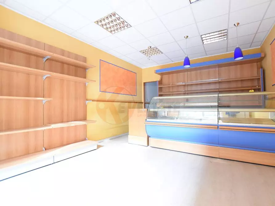 Immagine 3 di Locale commerciale in vendita  in via stanis manca a Sassari