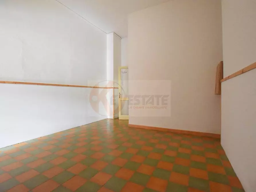 Immagine 11 di Locale commerciale in vendita  in via stanis manca a Sassari