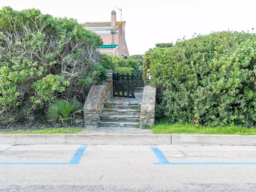 Immagine 30 di Villetta a schiera in vendita  in viale la pelosa 1a a Sassari