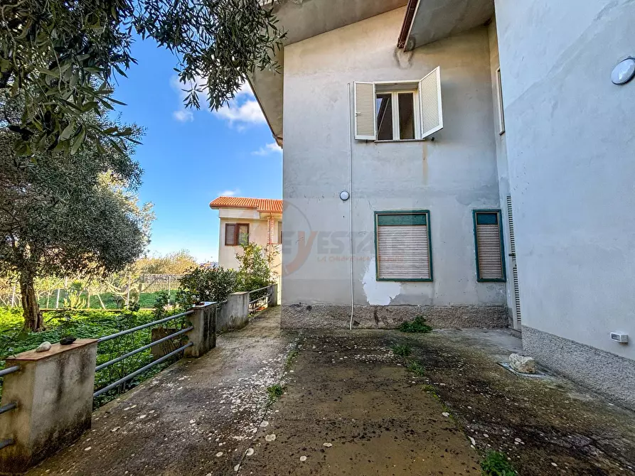 Immagine 26 di Villa in vendita  in via themelly 2 a Banari