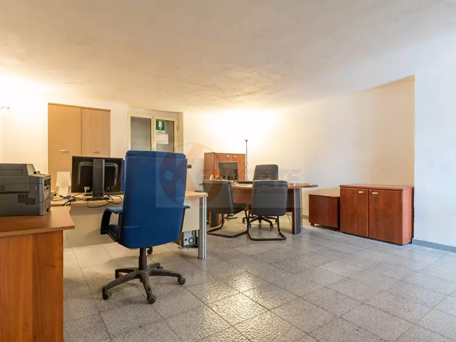 Immagine 9 di Locale commerciale in affitto  in viale Porto Torres 47 a Sassari