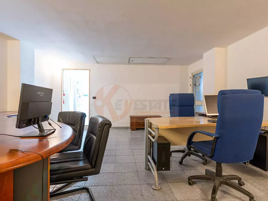 Immagine 10 di Locale commerciale in affitto  in viale Porto Torres 47 a Sassari