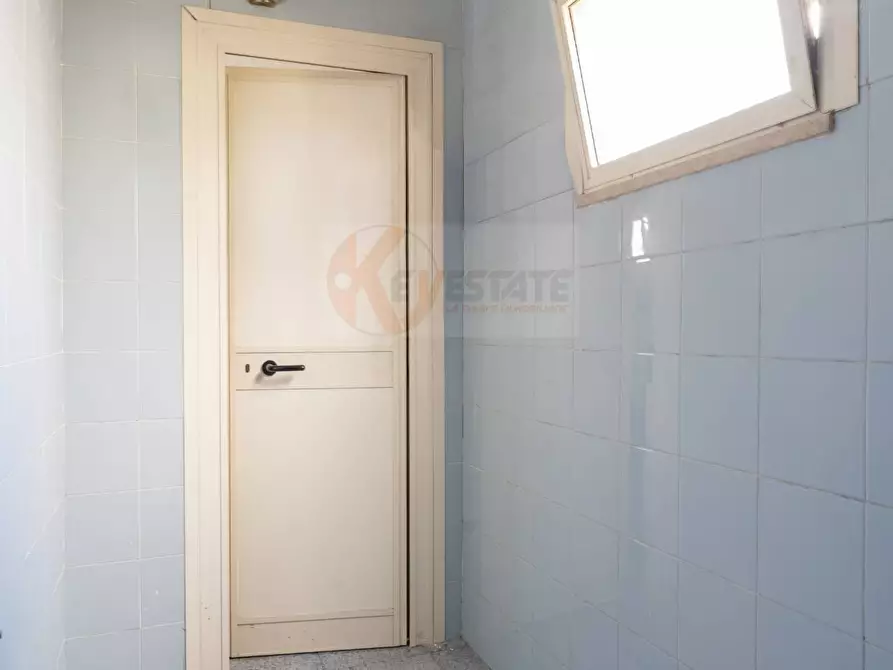 Immagine 12 di Locale commerciale in affitto  in viale Porto Torres 47 a Sassari