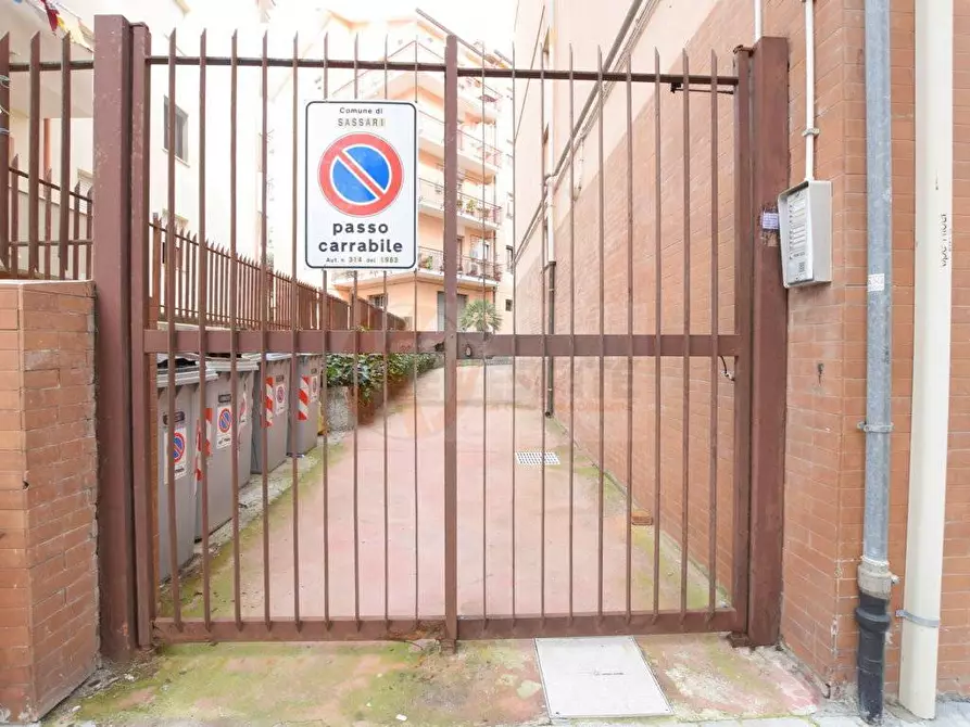 Immagine 12 di Locale commerciale in vendita  in via stanis manca a Sassari