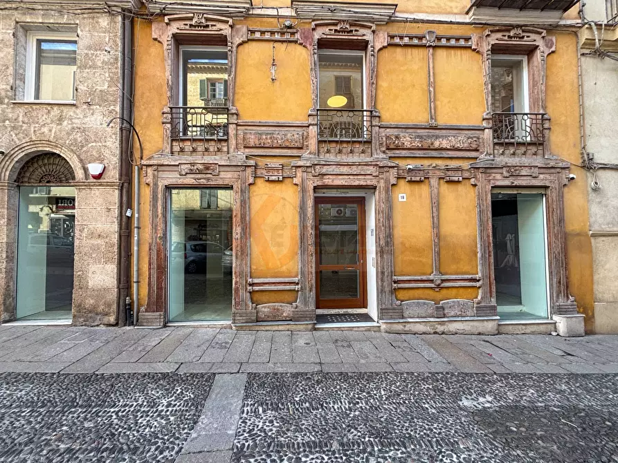 Immagine 15 di Locale commerciale in vendita  in Largo Cavallotti 18 a Sassari