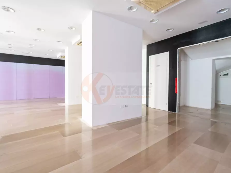 Immagine 4 di Locale commerciale in vendita  in Largo Cavallotti 18 a Sassari