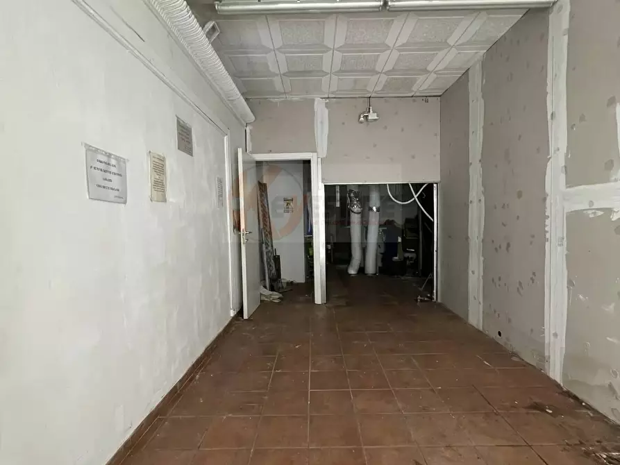 Immagine 4 di Locale commerciale in vendita  in Via sebastiano satta 12 a Sassari