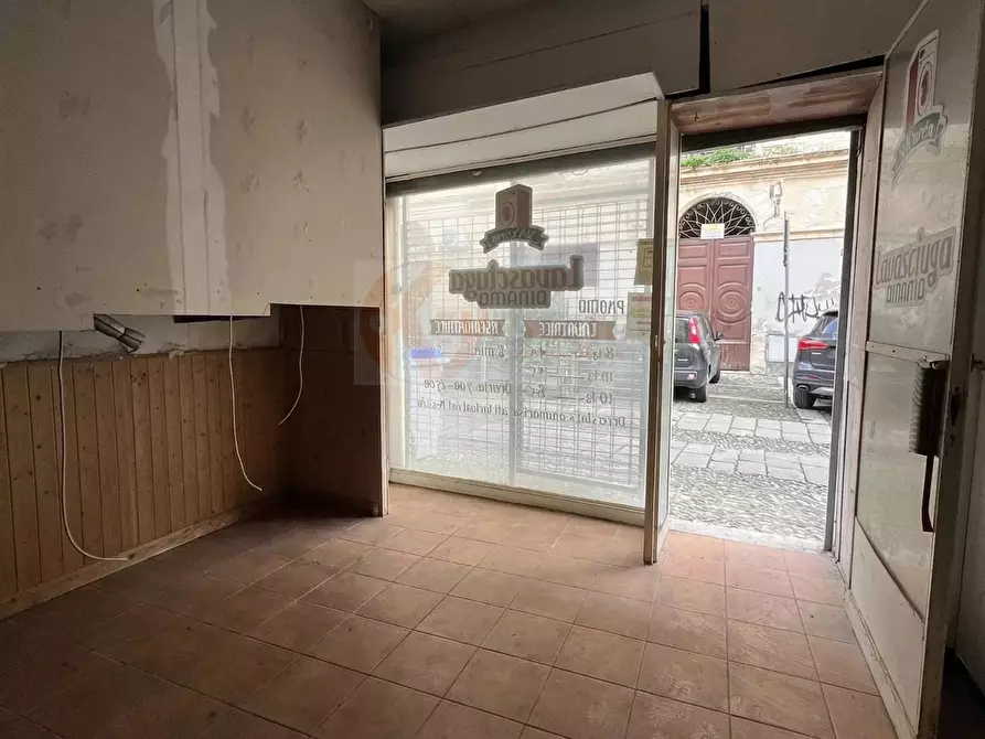 Immagine 1 di Locale commerciale in vendita  in Via sebastiano satta 12 a Sassari